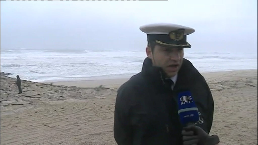 Buscas na praia da Costa Nova