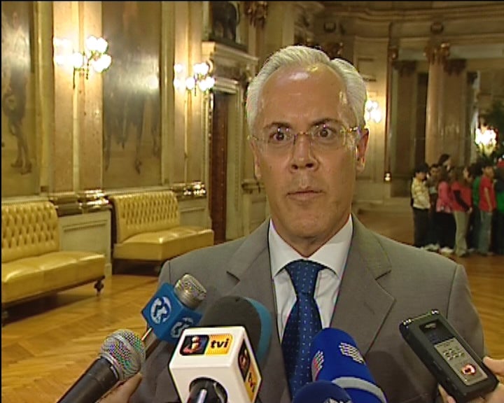 Reacção da oposição à nomeação de Carlos Costa