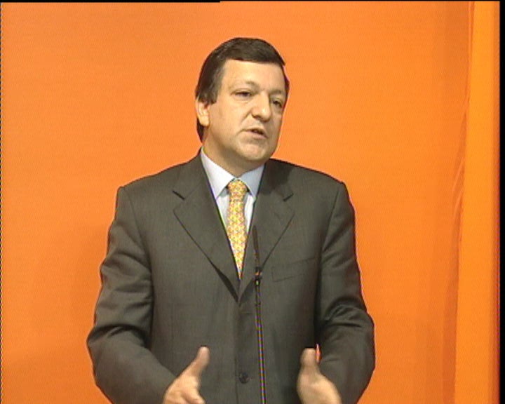 Diplomacia tenta resolução