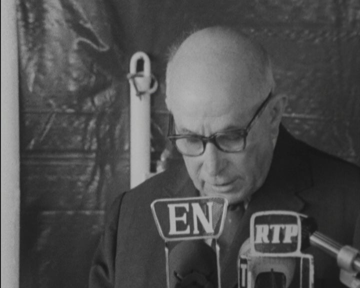 Américo Tomás visita navio em Lisboa