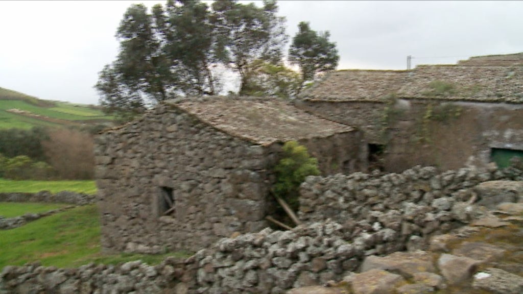 Habitações degradadas na Ilha Graciosa