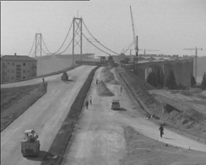 Construção dos acessos à Ponte sobre o Tejo