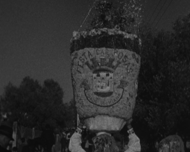 Desfile de cestos floridos