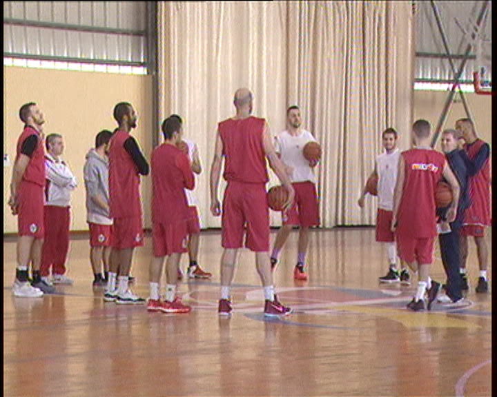Basquetebol: treino do CAB Madeira