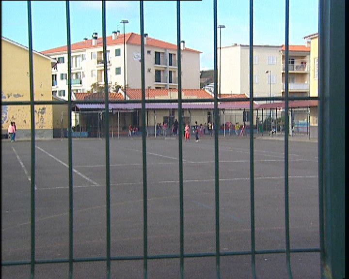 Obras na escola do Caniço