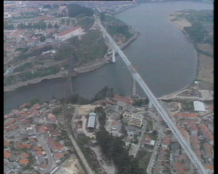 Construção da nova ponte do Freixo