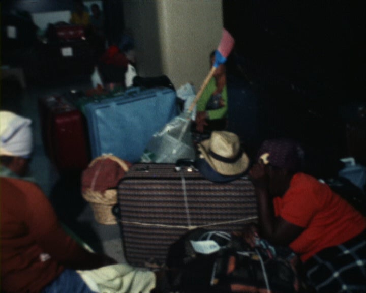 Refugiados de Angola no Aeroporto da Portela