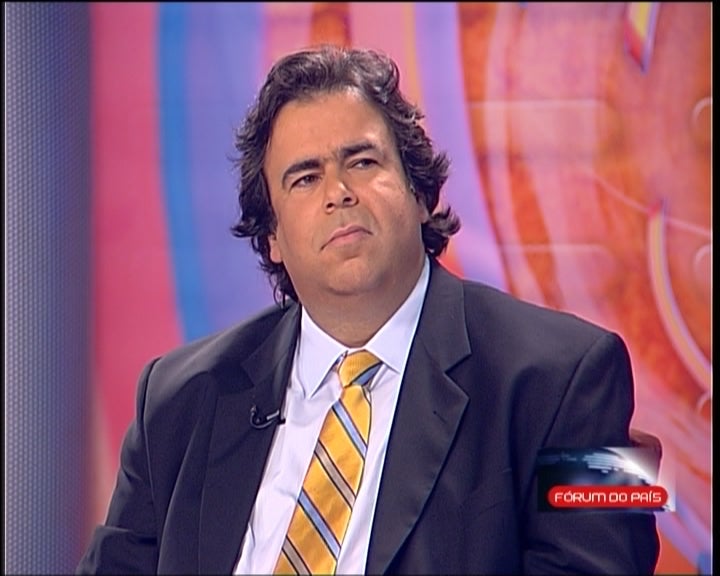 Horário nobre das televisões, SIC e TVI, ocupado com novelas juvenis