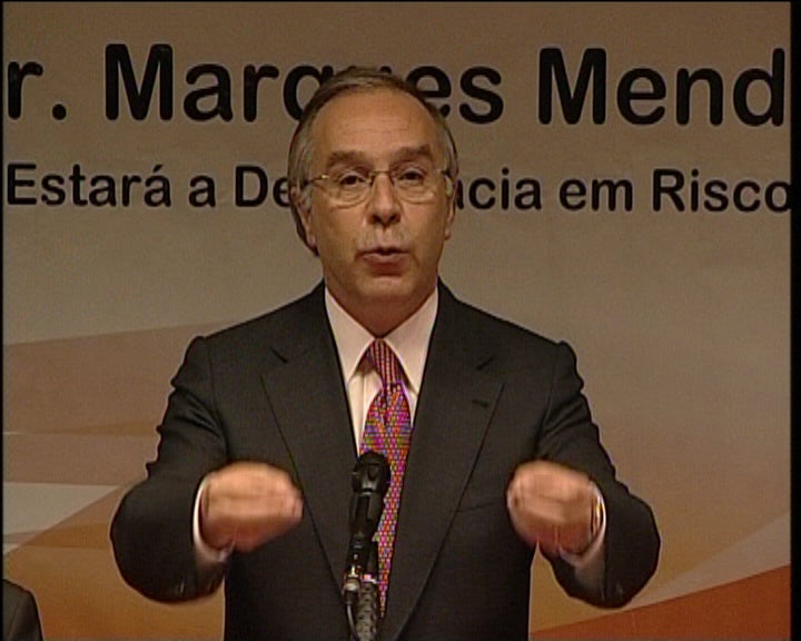 Marques Mendes critica governo