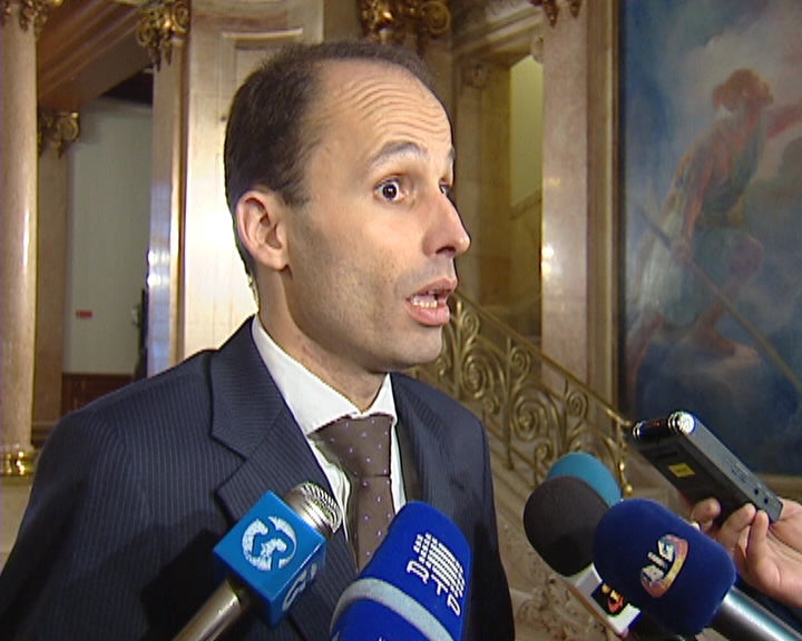 Partidos políticos exigem explicações do Governo