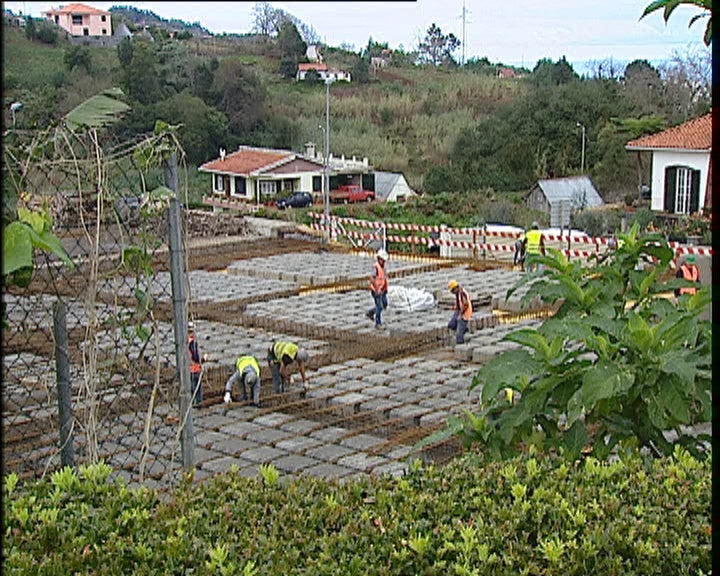 Obras na praça central de Santana