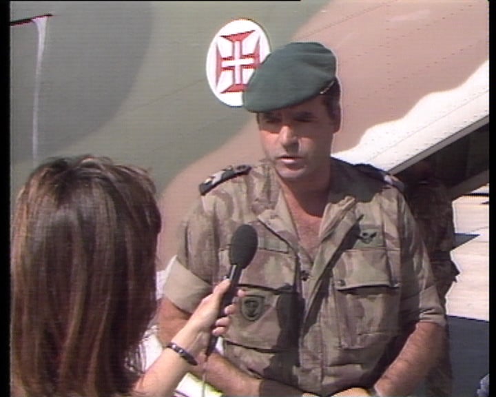 Militares partem para o Zaire