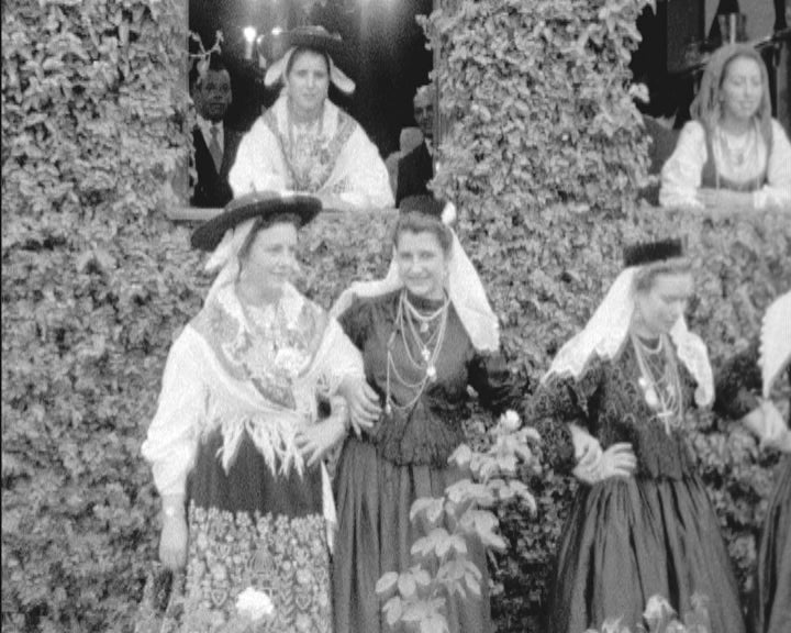 Exposição de adornos de ouro para mulher