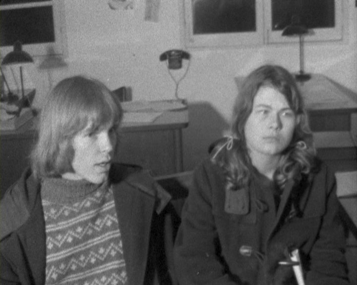 Casal de caminheiros percorre as estradas da Europa