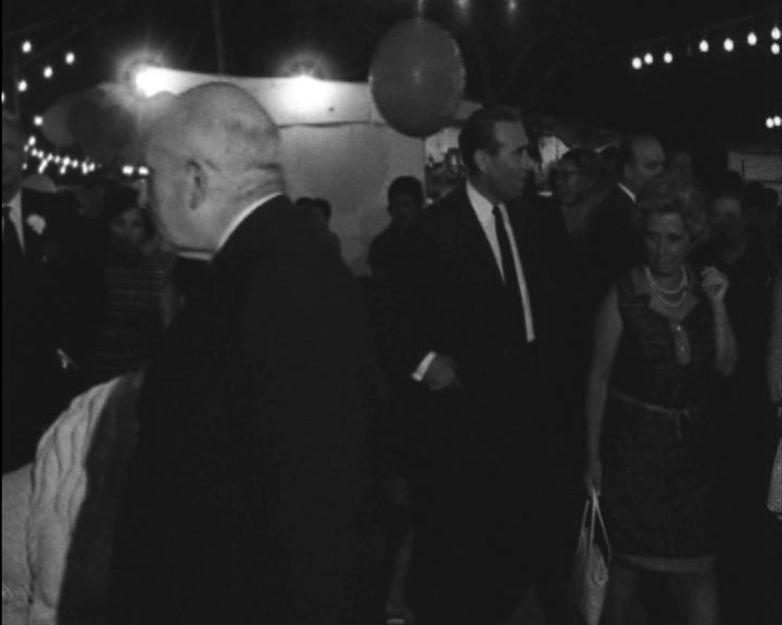 Visita de Américo Tomás à Feira do Artesanato em Cascais