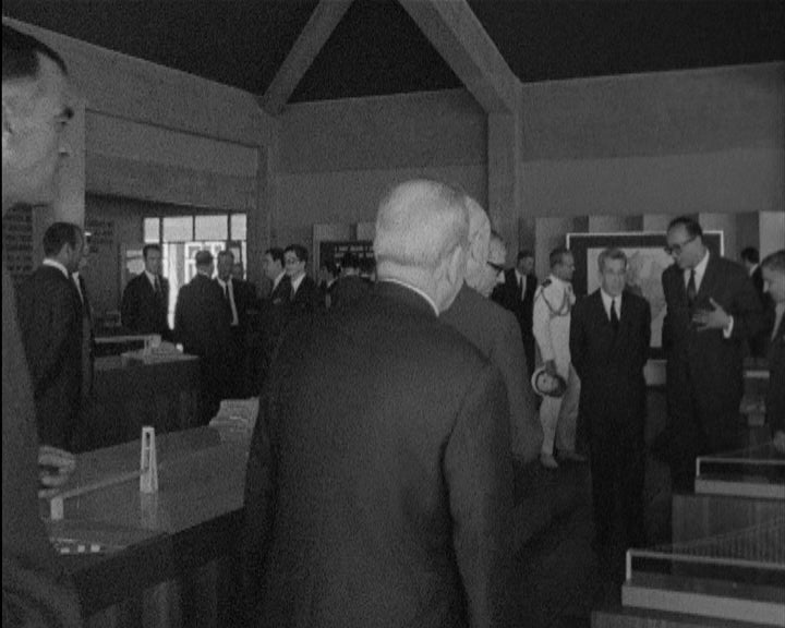 Américo Tomás inaugura edifícios da administração da Ponte Salazar