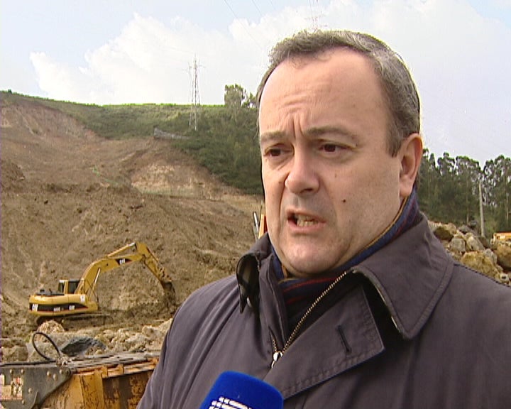 CREL continua encerrada