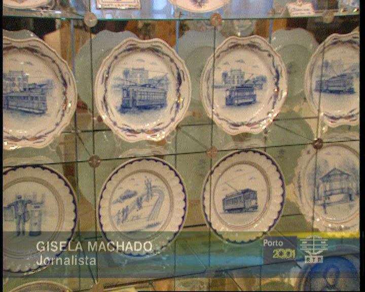 Porto, exposição de peças de cerâmica com temáticas relacionadas com a cidade