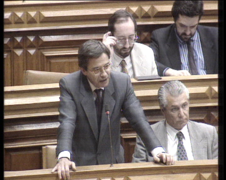 Reação dos partidos políticos ao totonegócio