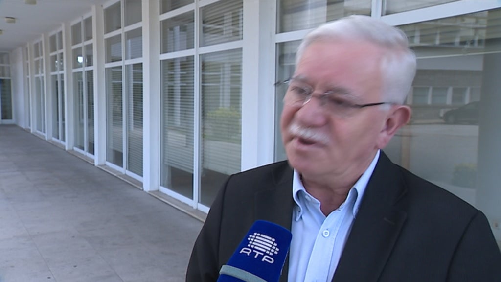 Devolução de parte dos salários ao Estado