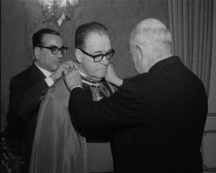 Condecoração de Monsenhor Avelino Gonçalves