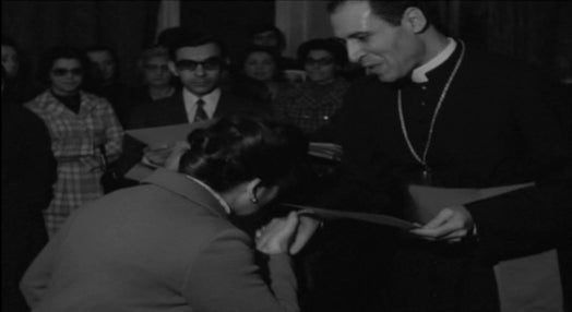 Dom António Ribeiro entrega diplomas a catequistas