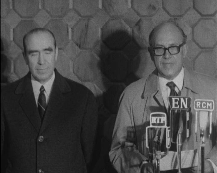 Chegada do Ministro da Defesa Nacional e do Exército ao Aeroporto de Lisboa