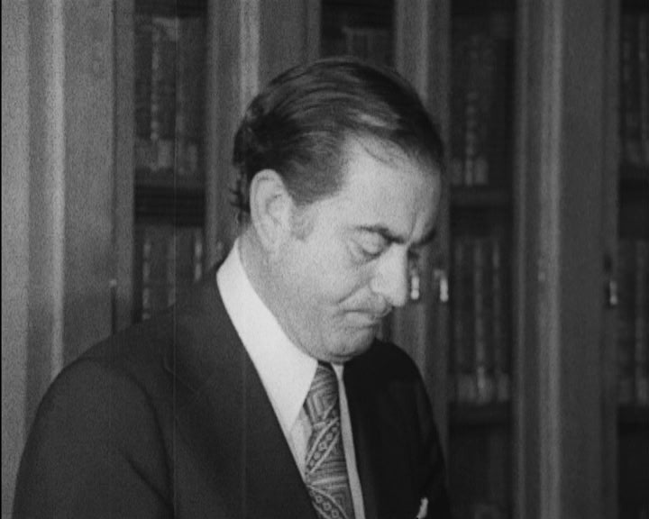 Assinatura do contrato de construção do Porto de Sines