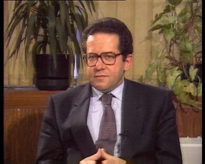 Entrevista a políticos e economistas