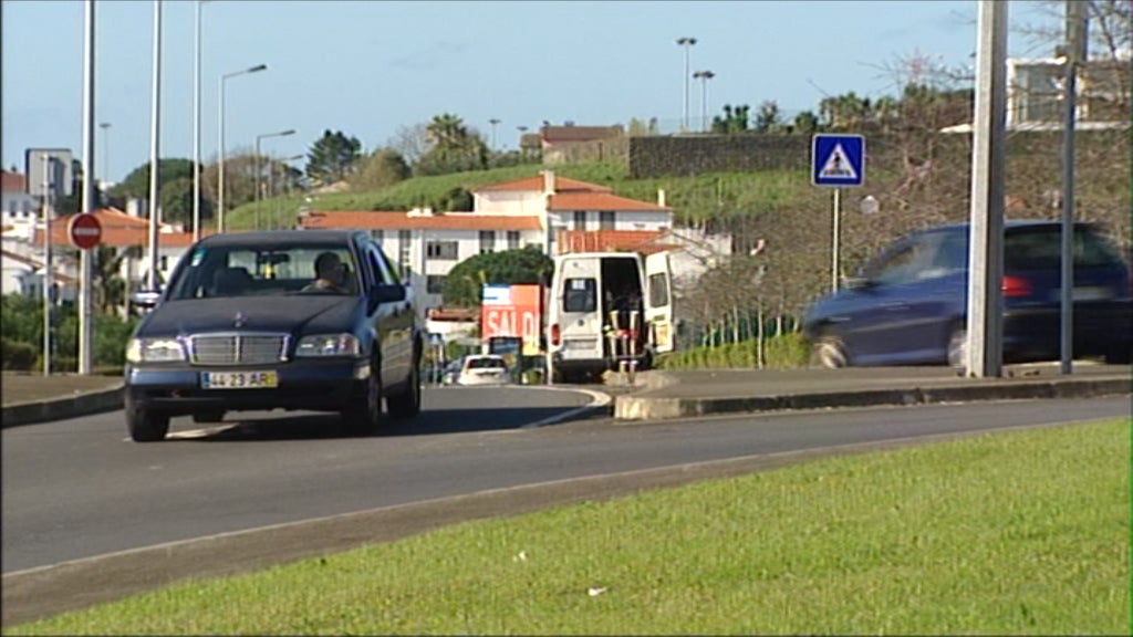 Obras na rotunda de acesso ao hospital de Ponta Delgada