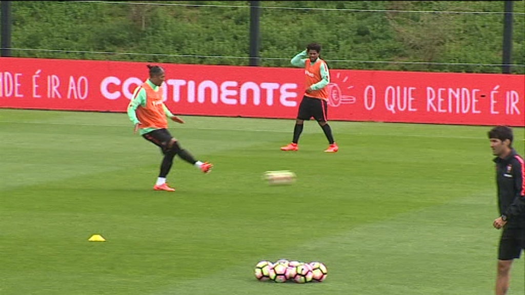 Futebol: Treino da Seleção Nacional