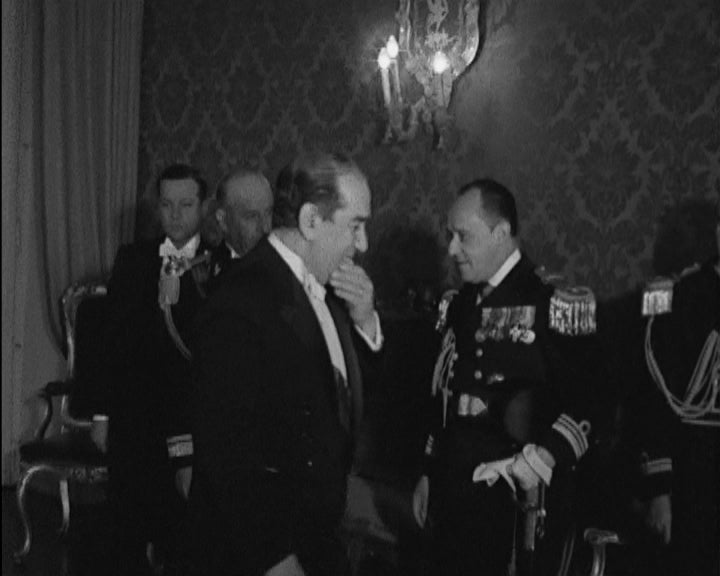 Américo Tomás recebe as credenciais de Eduardo Rosal