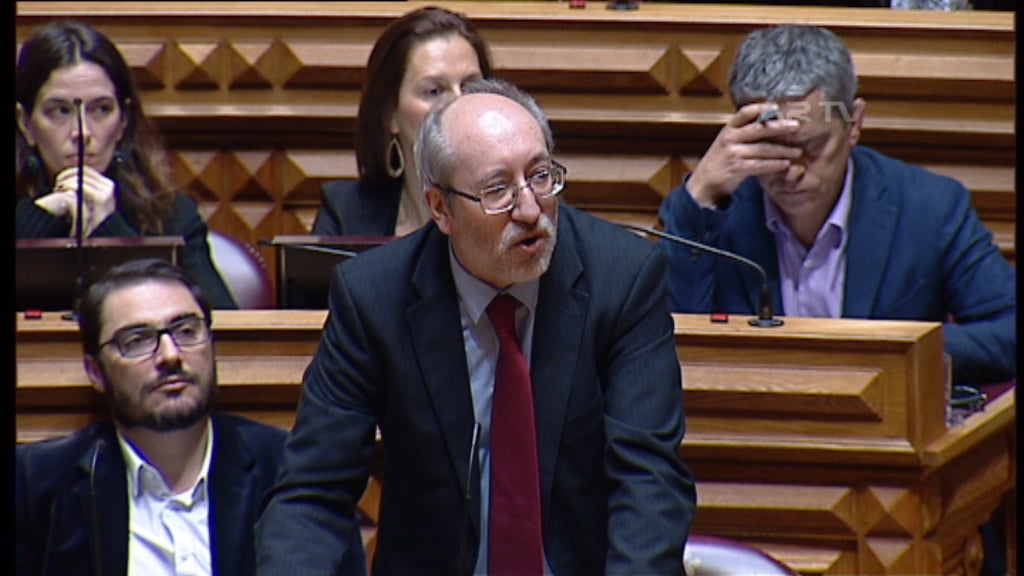 Debate sobre contratação coletiva