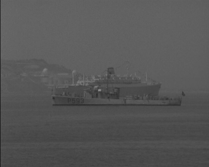 Navio alemão sai do rio Tejo