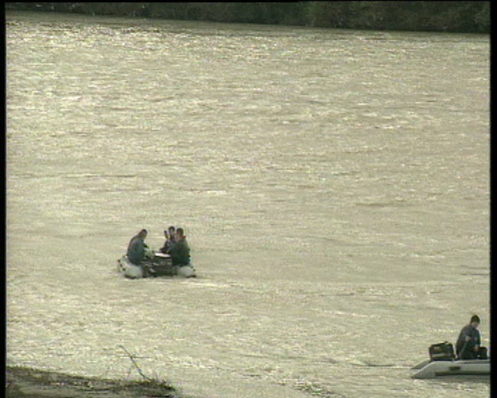 Autocarro sinistrado na Ponte Entre-os-rios