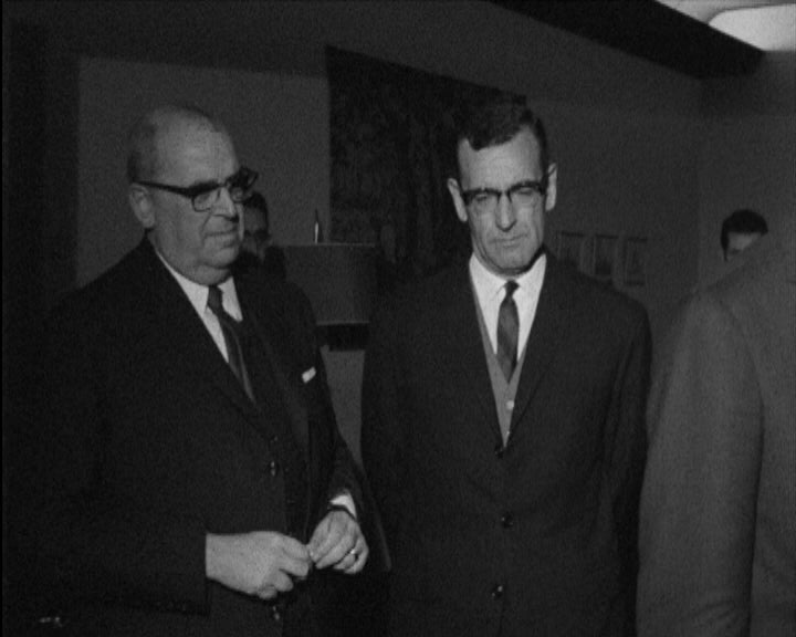 Alfredo Vaz Pinto condecora cadetes